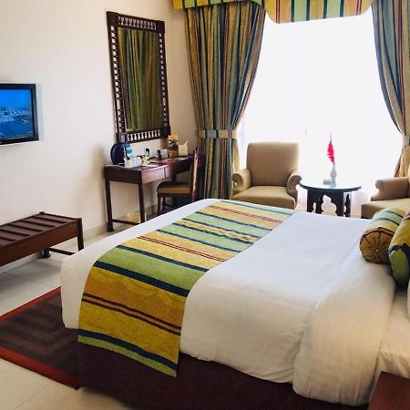 Beach Luxury Hotel การาจี ภายนอก รูปภาพ