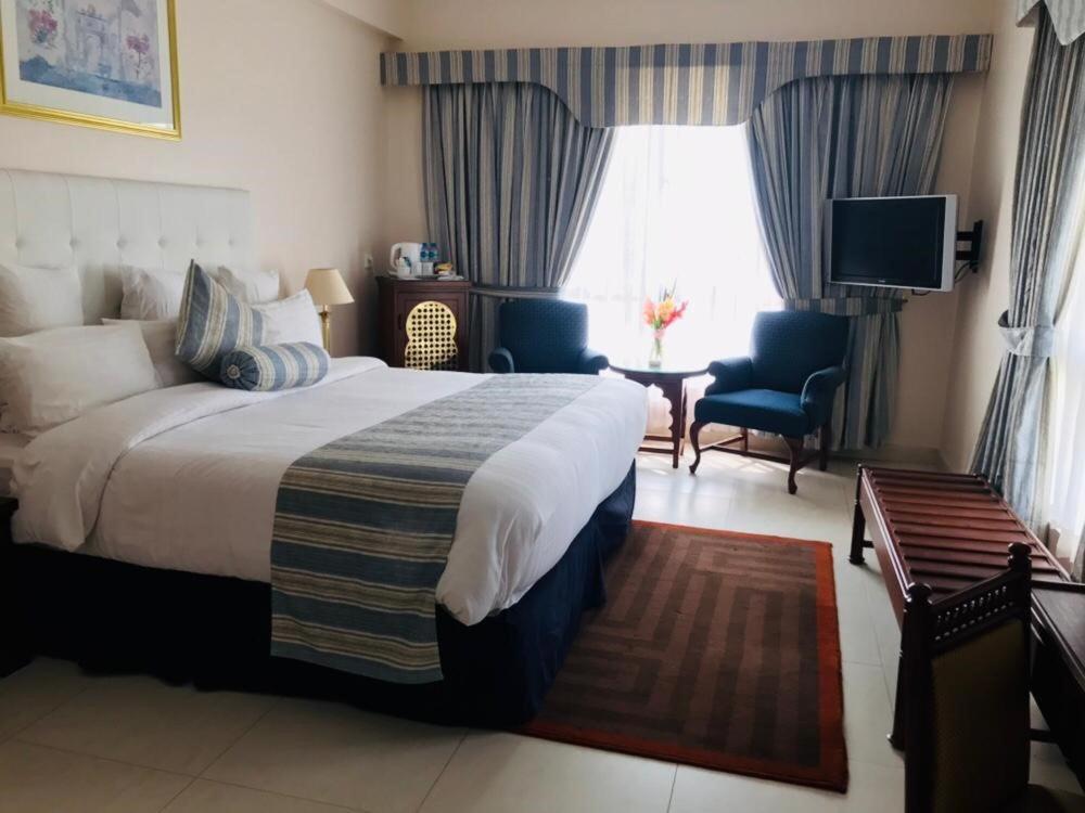 Beach Luxury Hotel การาจี ภายนอก รูปภาพ