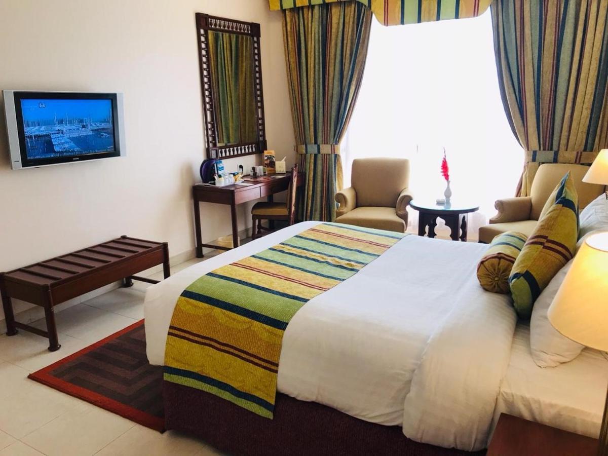Beach Luxury Hotel การาจี ภายนอก รูปภาพ