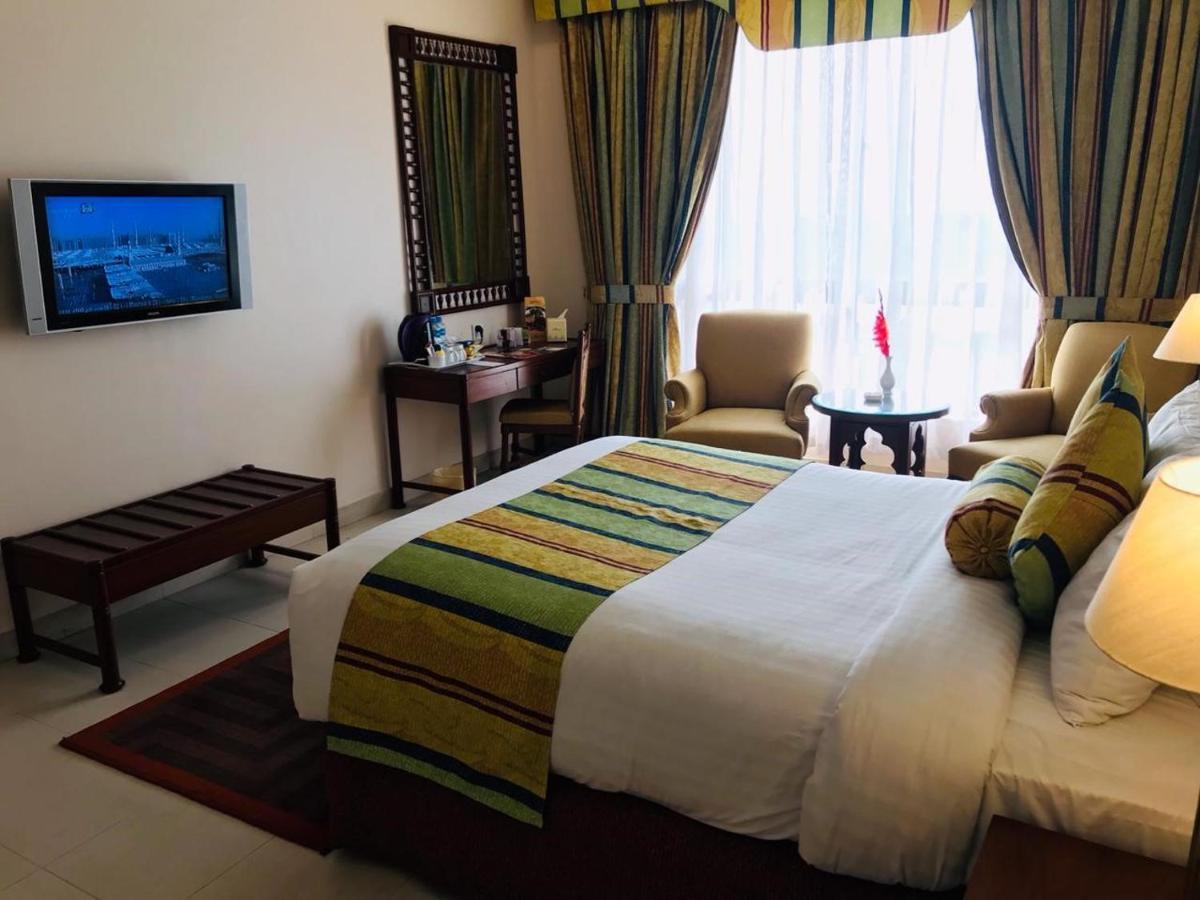 Beach Luxury Hotel การาจี ภายนอก รูปภาพ