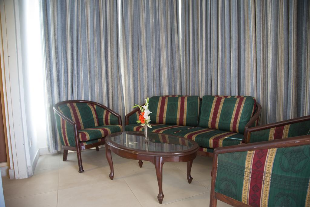Beach Luxury Hotel การาจี ภายนอก รูปภาพ