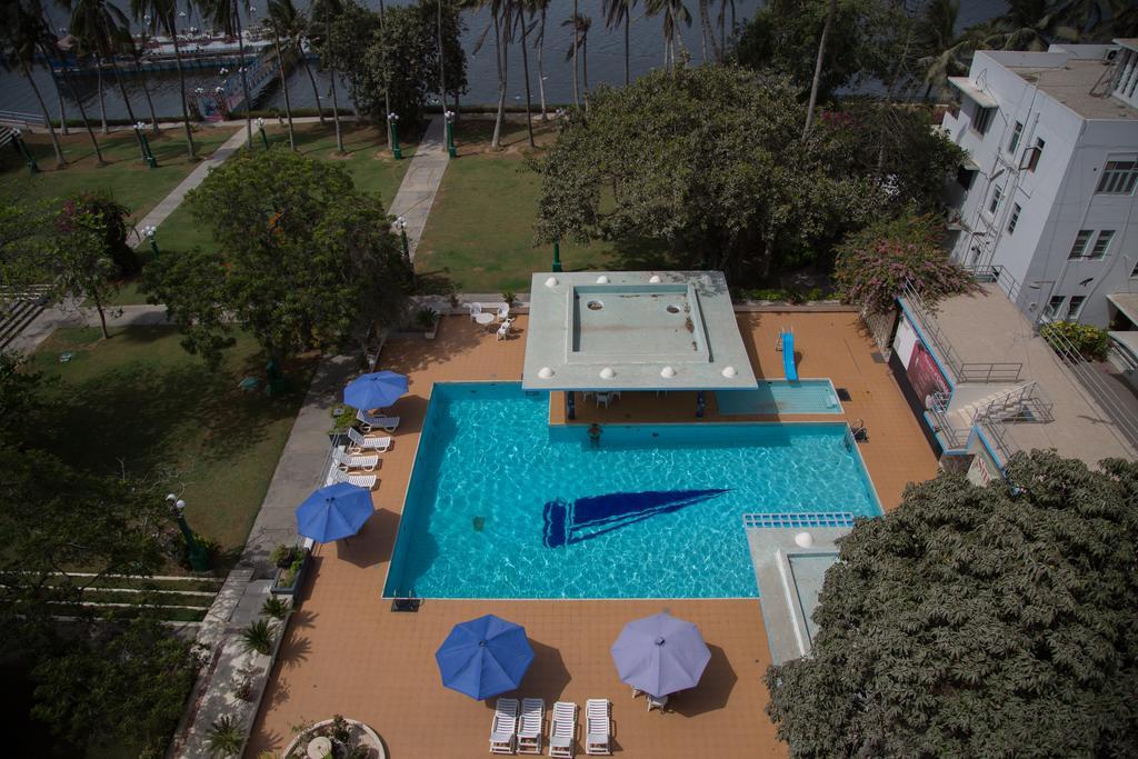 Beach Luxury Hotel การาจี ภายนอก รูปภาพ