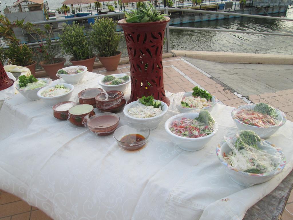 Beach Luxury Hotel การาจี ภายนอก รูปภาพ
