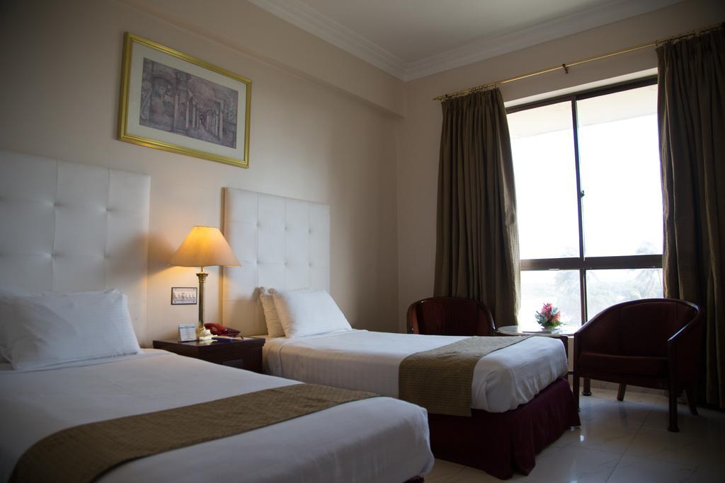 Beach Luxury Hotel การาจี ภายนอก รูปภาพ