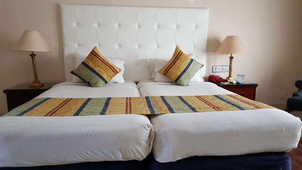 Beach Luxury Hotel การาจี ภายนอก รูปภาพ