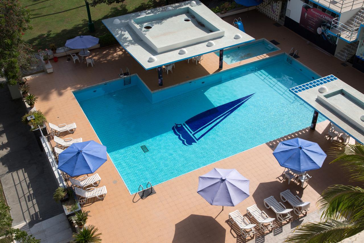 Beach Luxury Hotel การาจี ภายนอก รูปภาพ