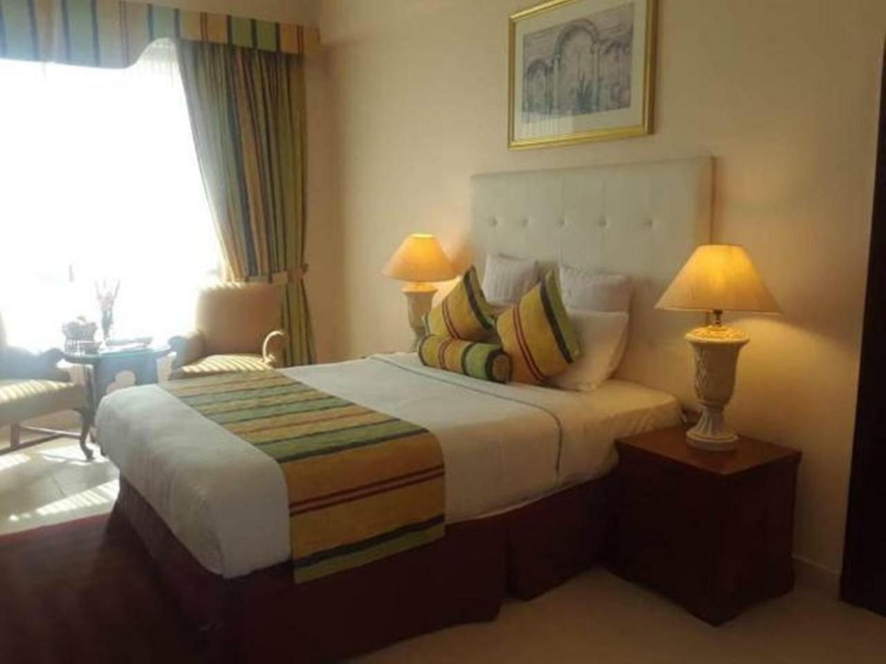 Beach Luxury Hotel การาจี ภายนอก รูปภาพ