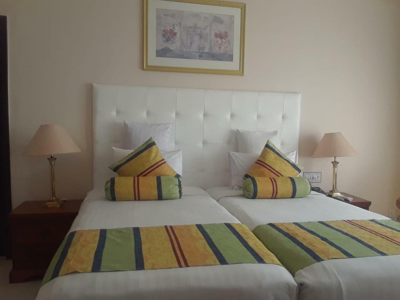 Beach Luxury Hotel การาจี ภายนอก รูปภาพ