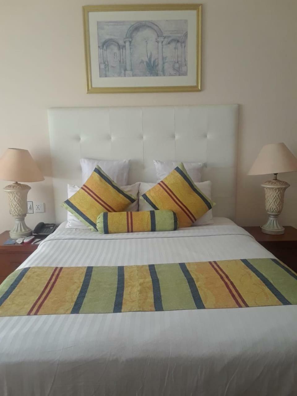 Beach Luxury Hotel การาจี ภายนอก รูปภาพ
